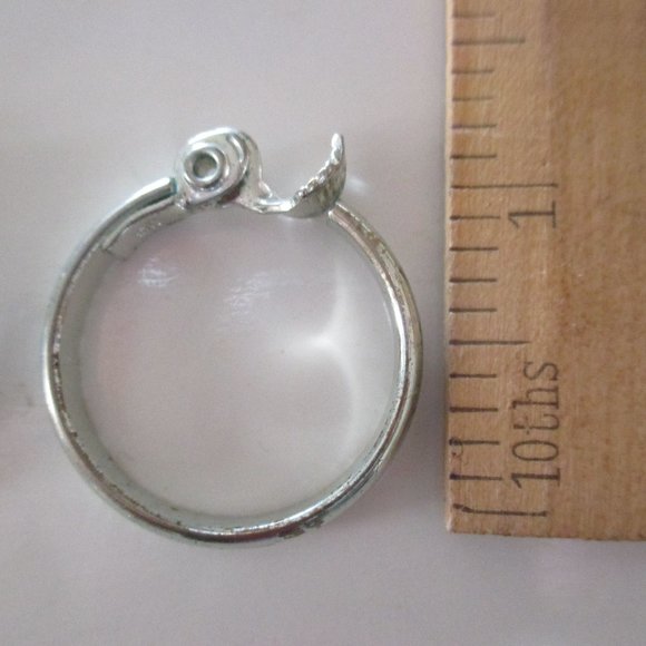 Vintage JJG Silver Hoop Earrings 1 inch round - Picture 2 of 5